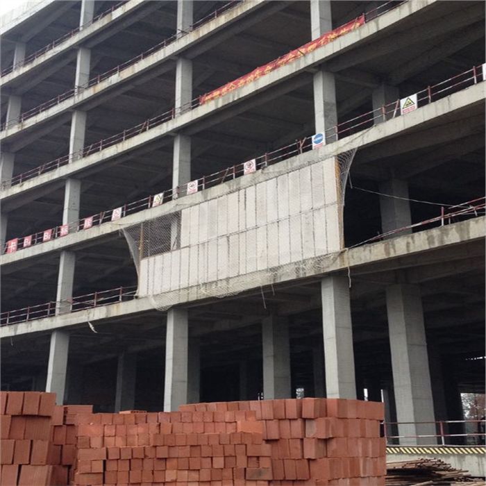 在建商場結構外墻板